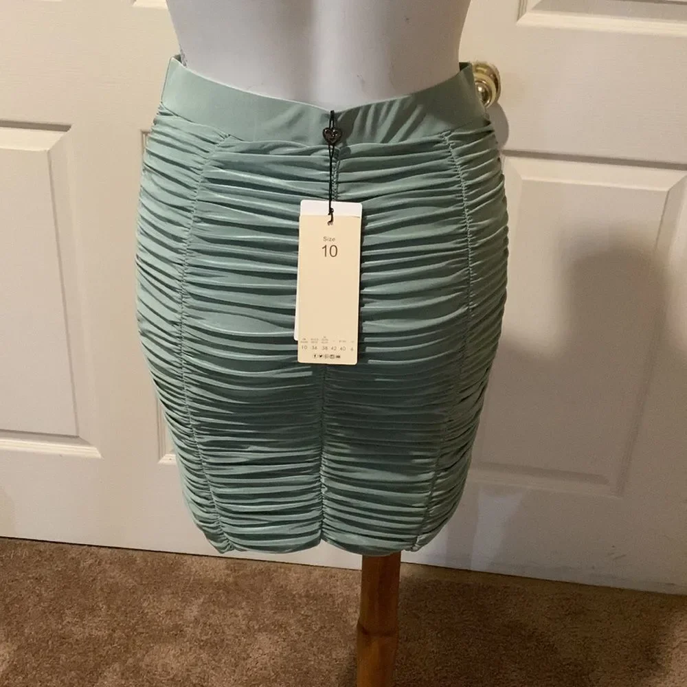 Club London Mini skirt sage. NWT. Size 6